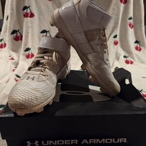 Under Armour White High-Top Sports Cleats